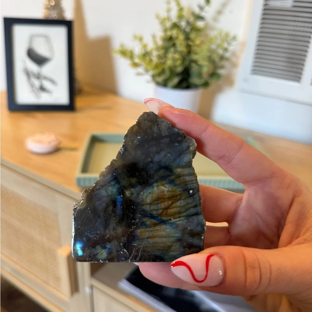 Iridescent Labradorite Stone - Picture 5 of 8